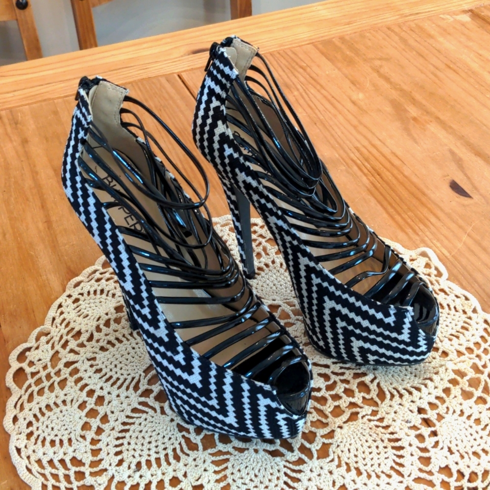 Bumper Black/White Zigzag High Stiletto Heels W/Zipper Closure, Size 10